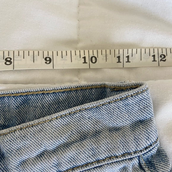 High-waisted Ripped Jeans - Picture 4 of 5